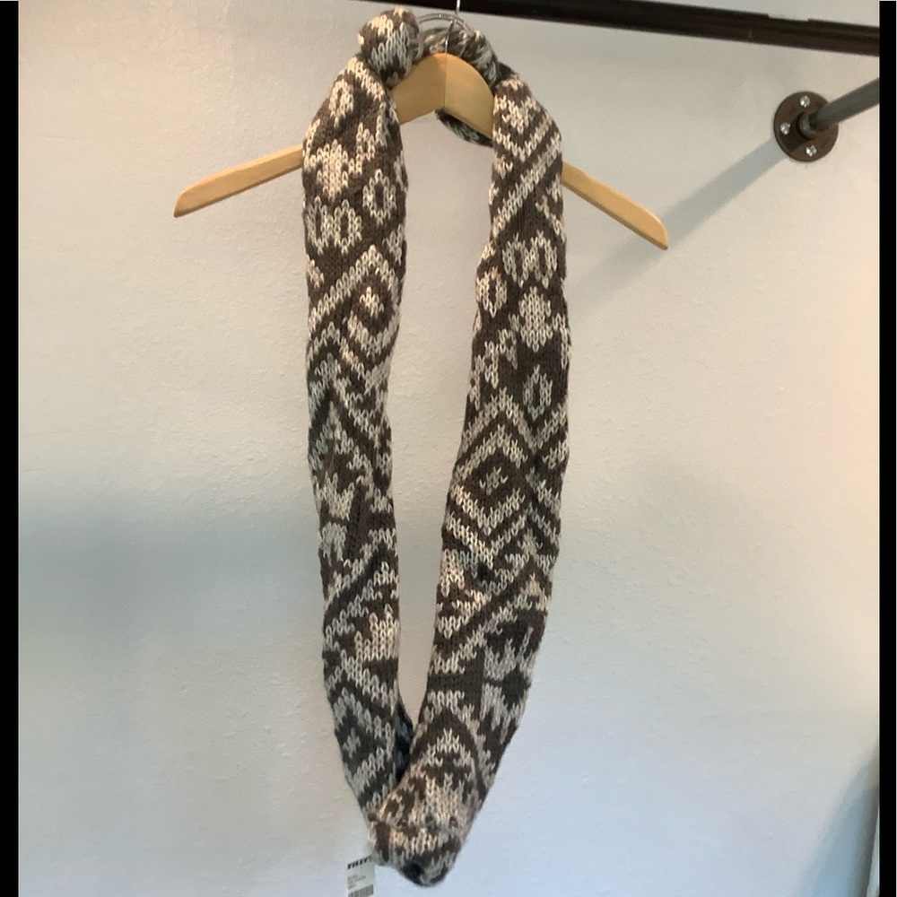 Tully’s Nordic Infinity Scarf